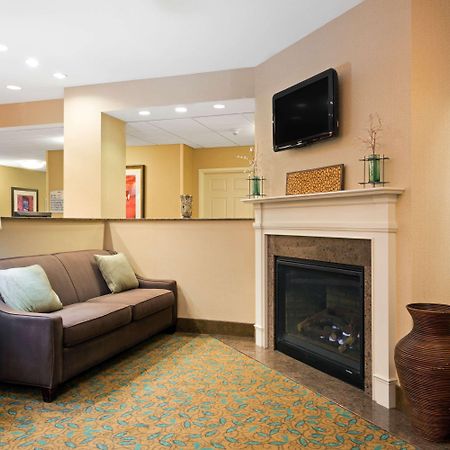 Baymont By Wyndham Denver International Airport Bagian luar foto