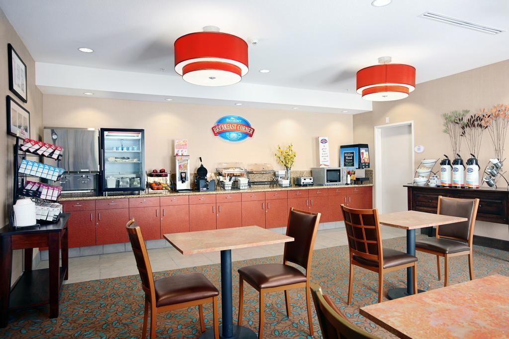 Baymont By Wyndham Denver International Airport Restoran foto