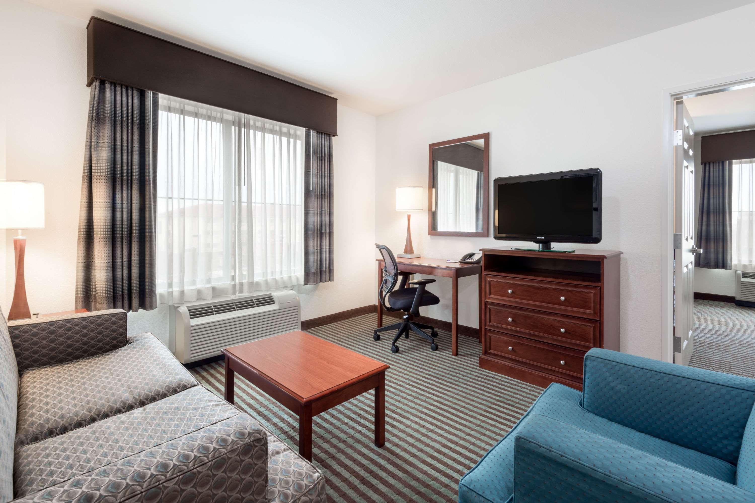 Baymont By Wyndham Denver International Airport Bagian luar foto