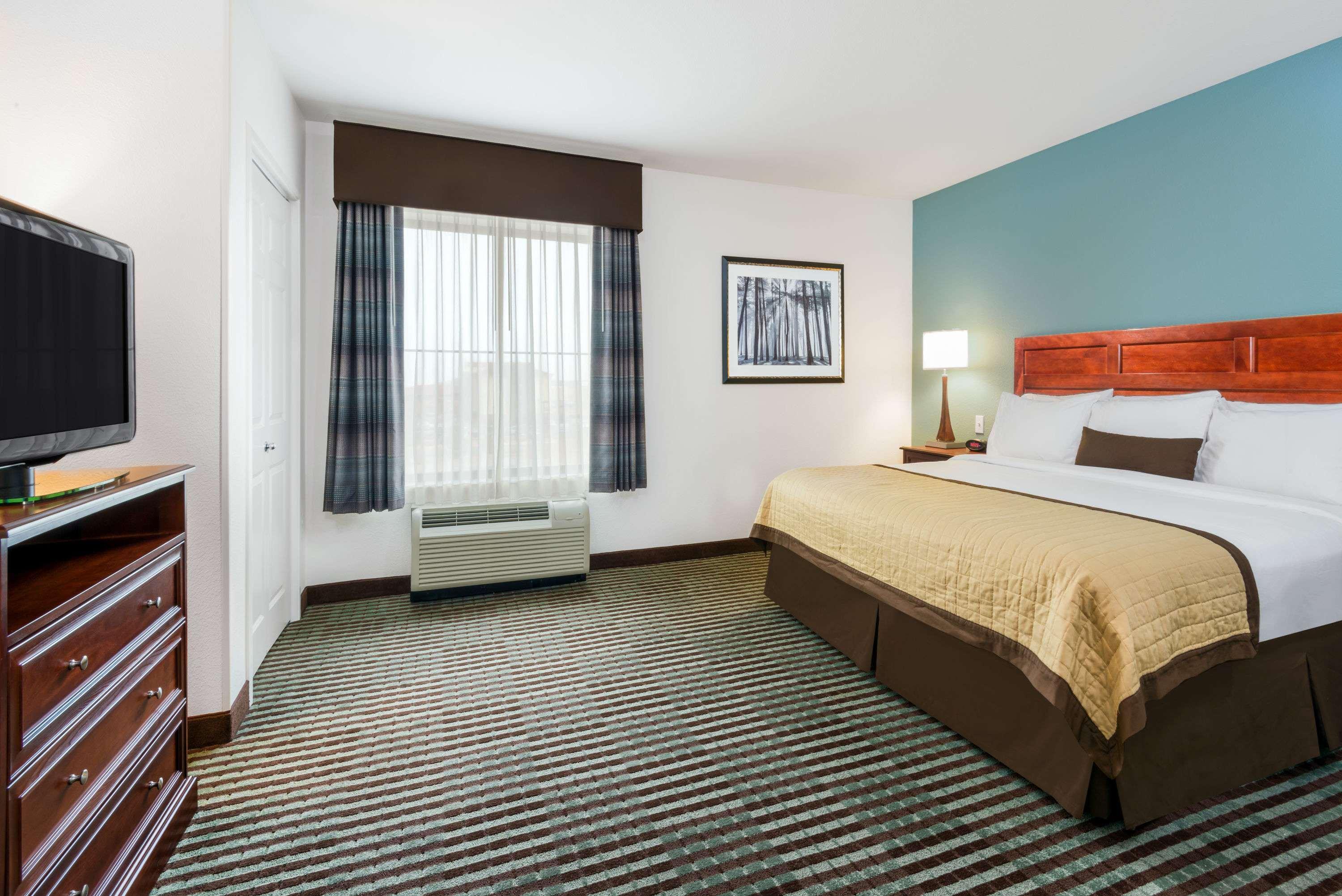 Baymont By Wyndham Denver International Airport Bagian luar foto
