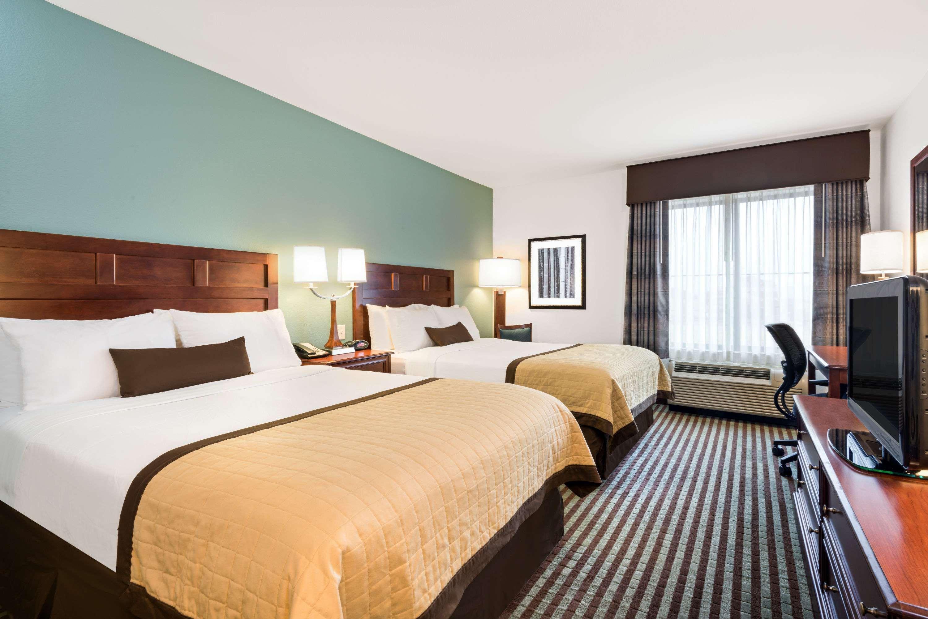 Baymont By Wyndham Denver International Airport Bagian luar foto
