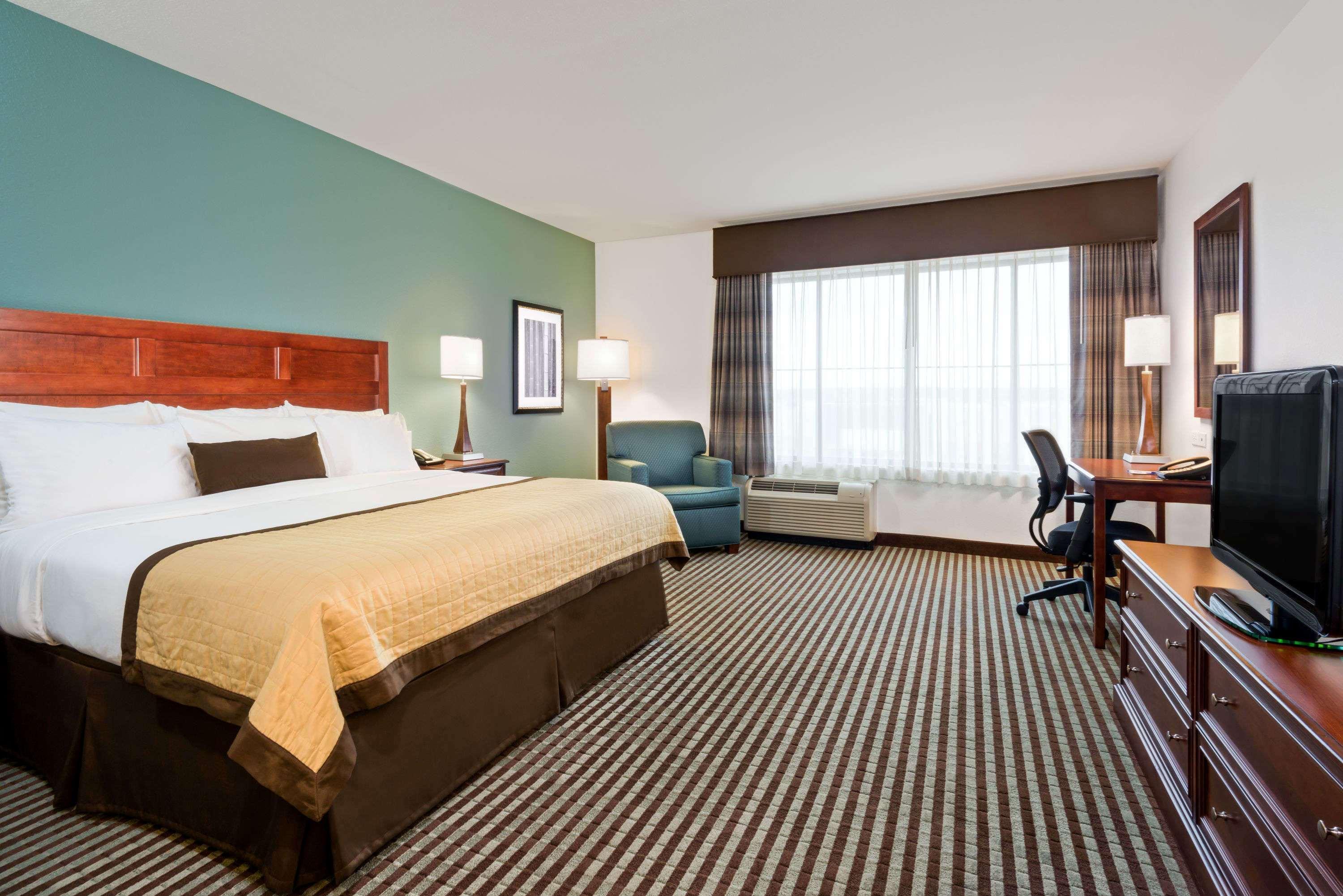 Baymont By Wyndham Denver International Airport Bagian luar foto