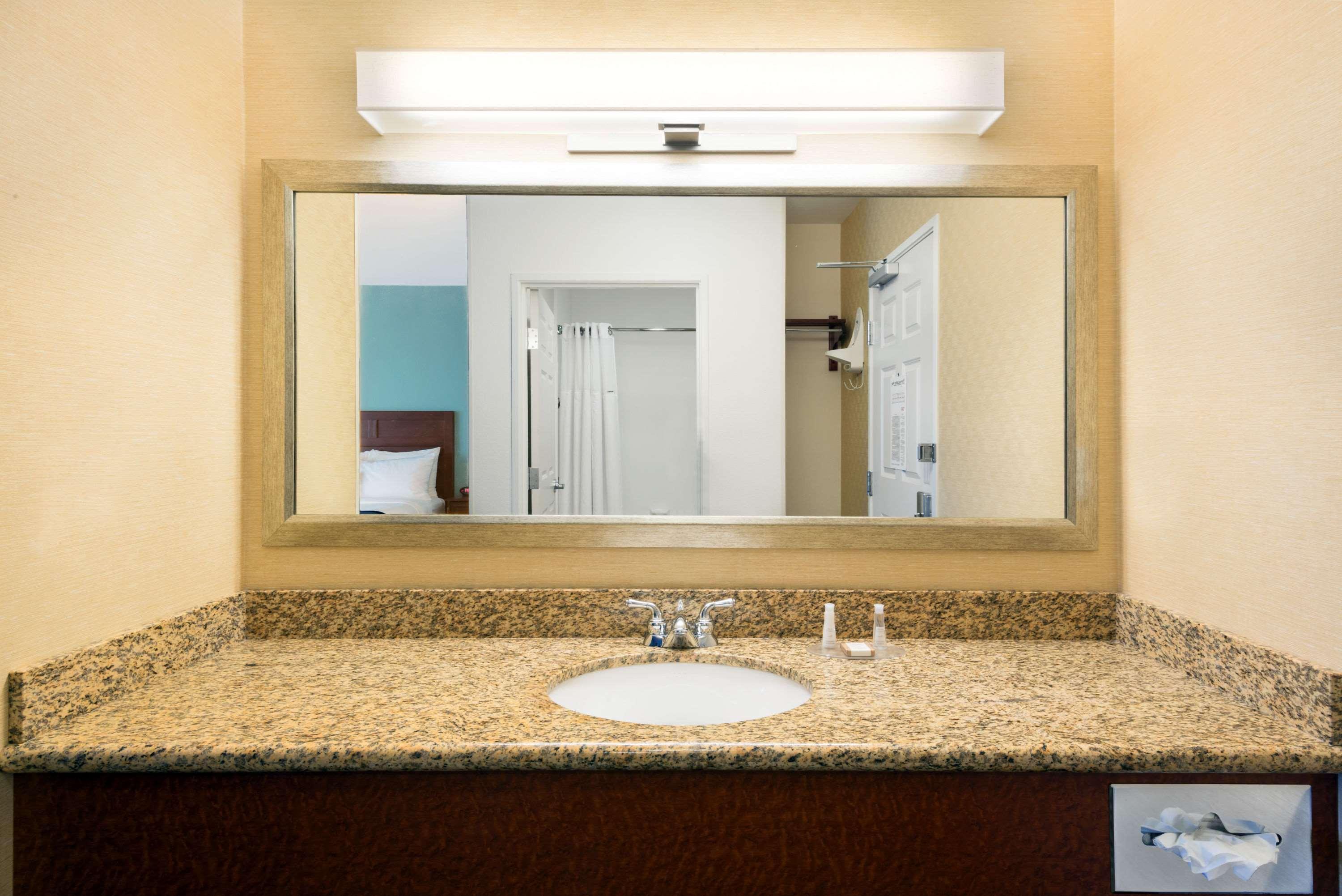 Baymont By Wyndham Denver International Airport Bagian luar foto