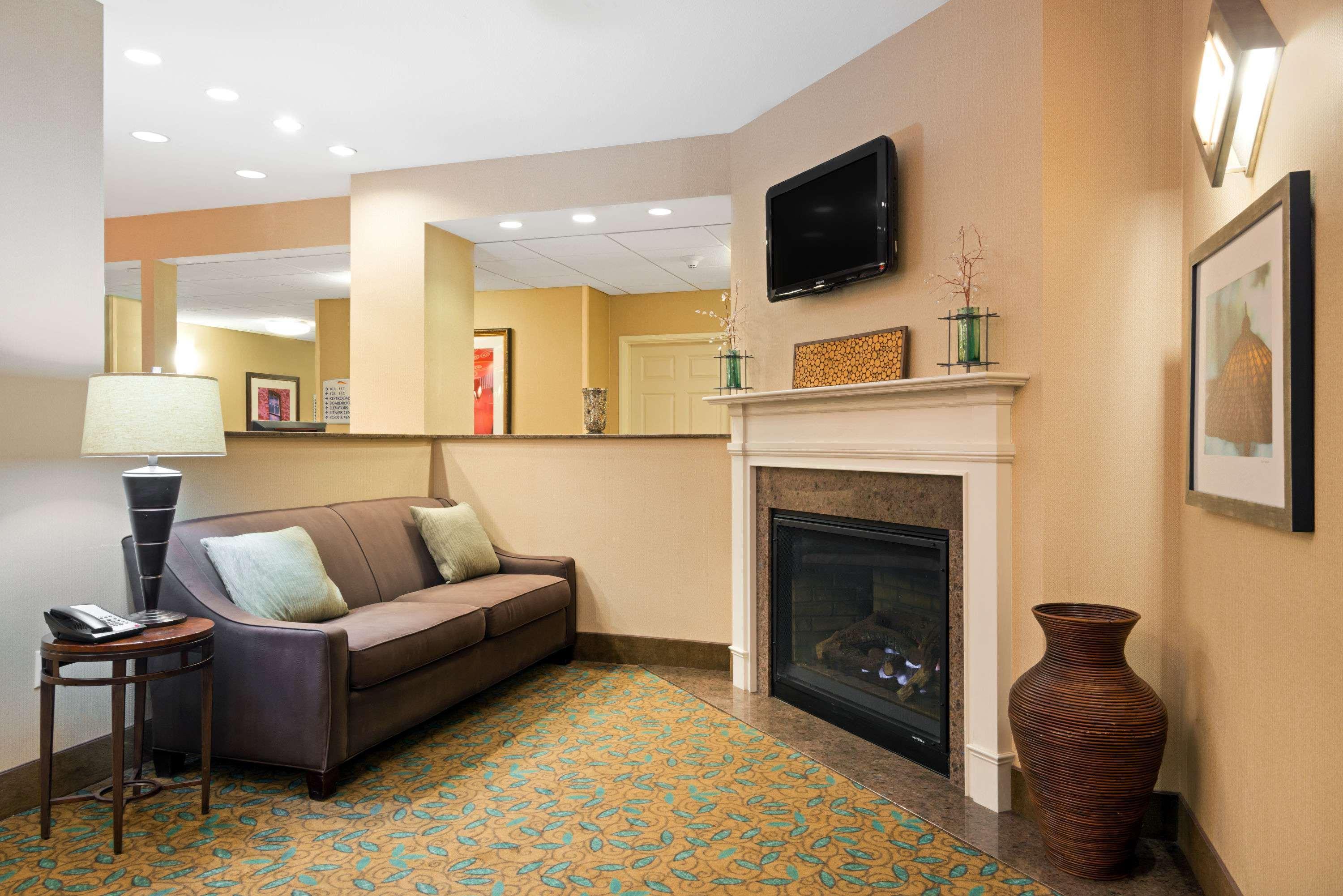 Baymont By Wyndham Denver International Airport Bagian luar foto